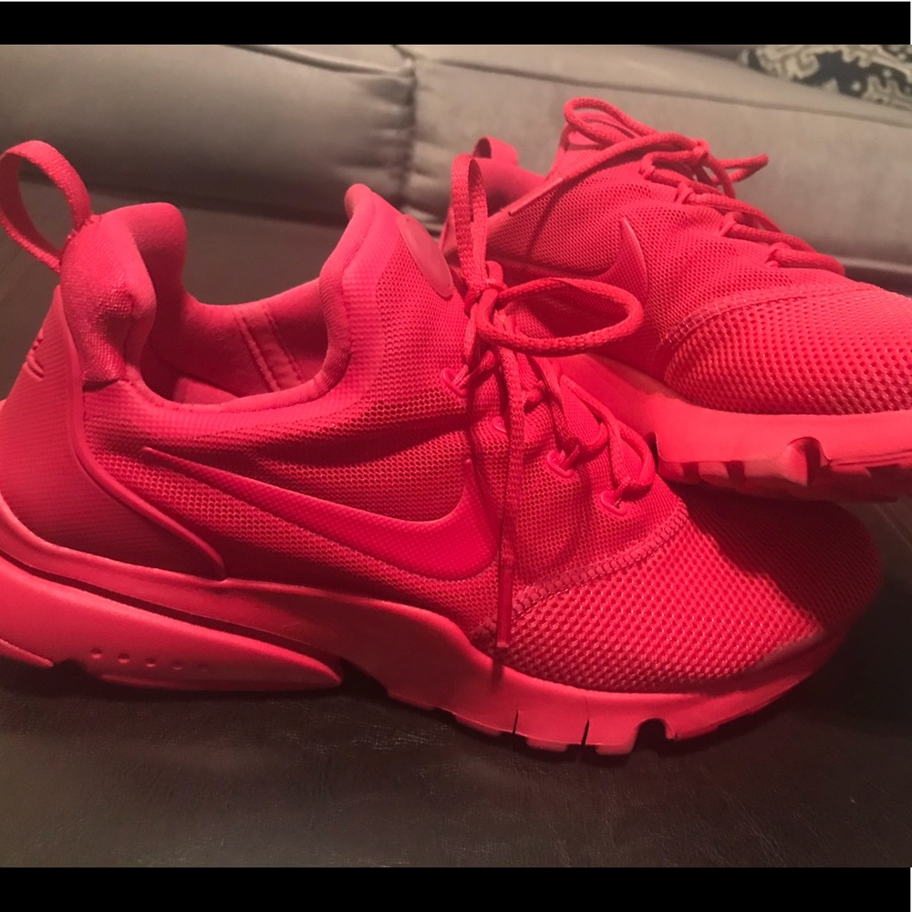 Bright pink Nike presto fly🌸🌸